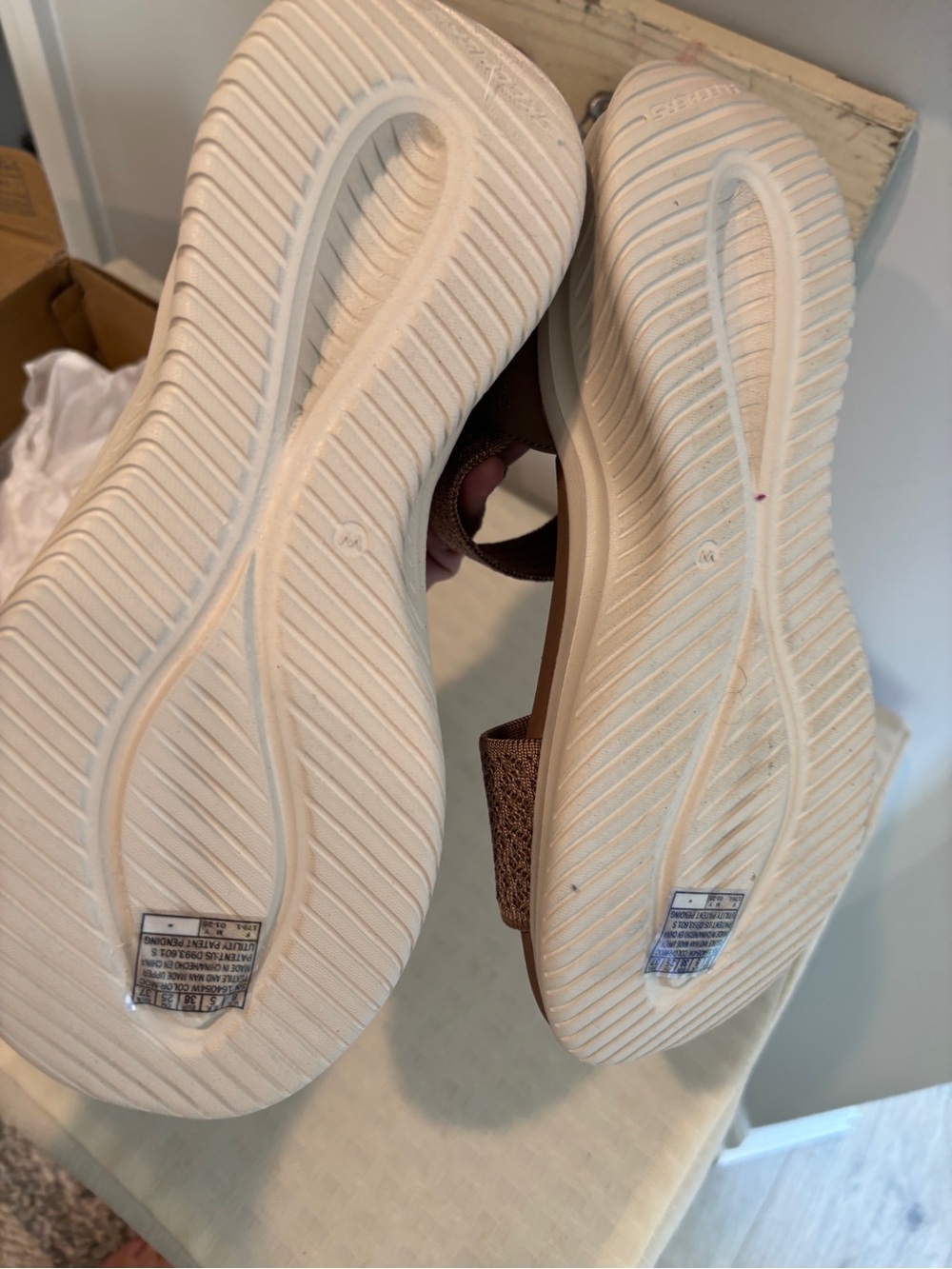 NWT Skechers Women's Brown Comfort Sandals with Elastic Straps 8W - Picture 3 of 5